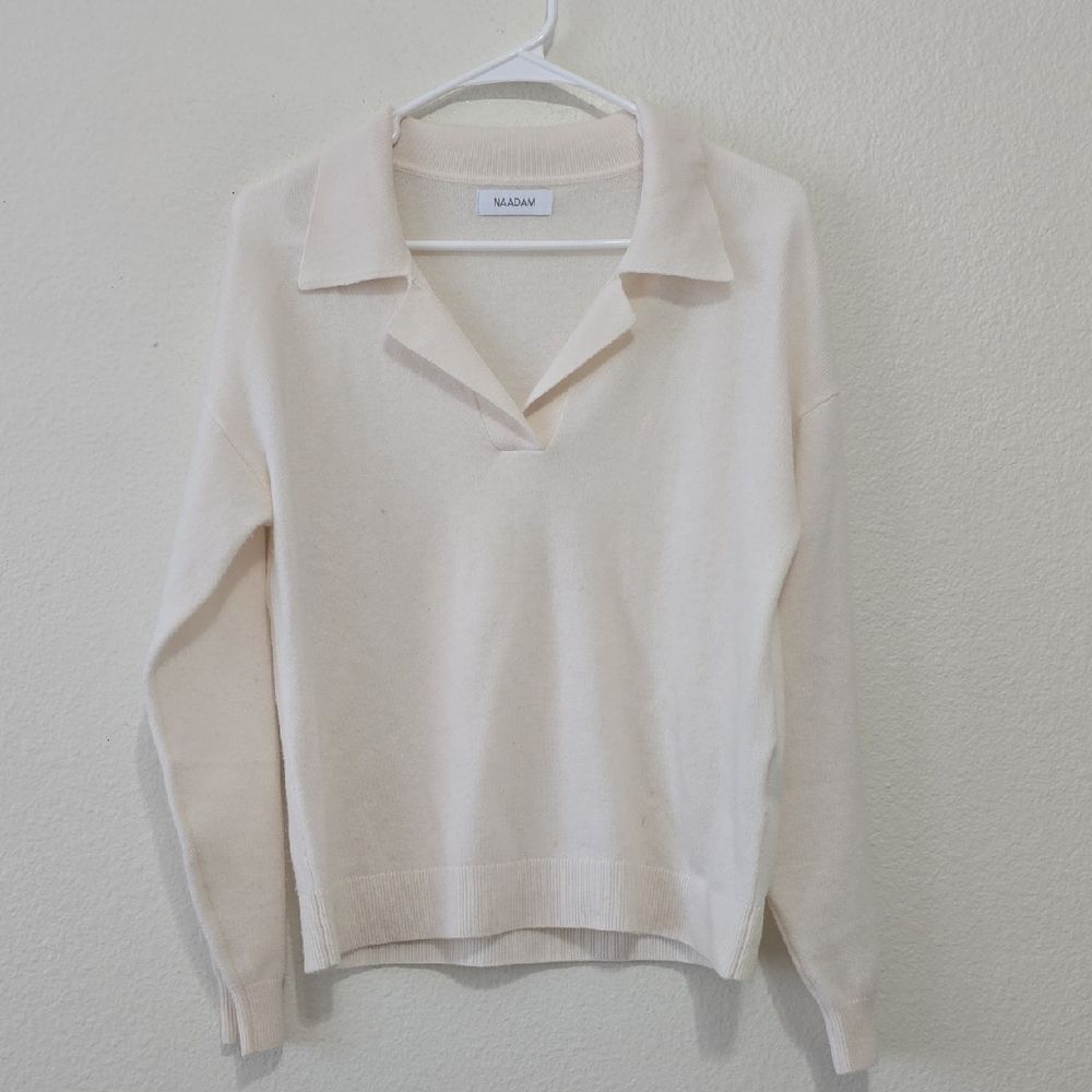 NAADAM Women's Soft V-Neck Sweater in Light Cream M‎
